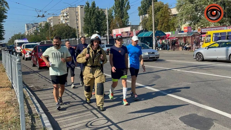 Украинский спасатель пробежит 100 км за 12 часов в экипировке для нового рекорда: фото и видео