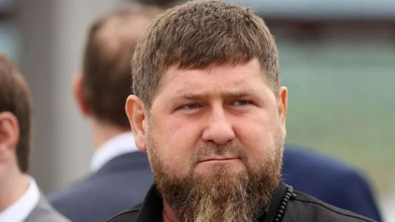 В Чечне заявили о смерти Кадырова, его соцсети это отрицают: что известно