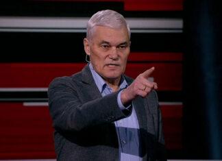 В рф трем пропагандистам под дверь подбросили свиные головы: подробности