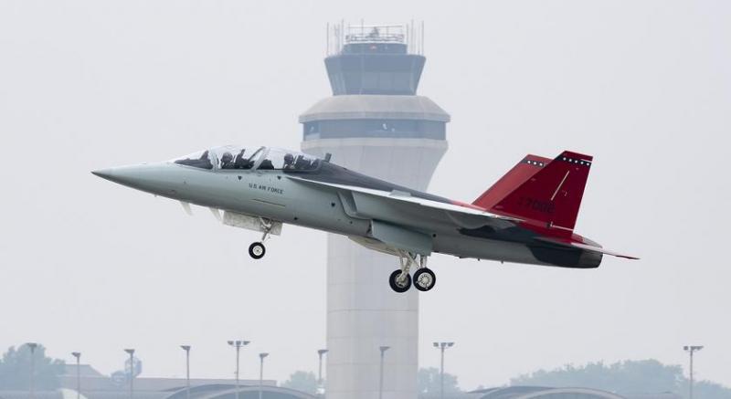 ВВС США получили первый дальнемагистральный самолет Т-7А Red Hawk через пять лет после подписания контракта с Boeing