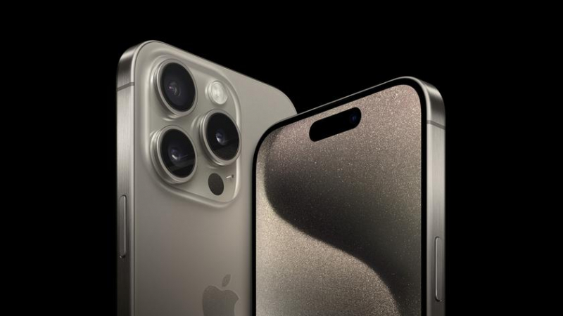 Высокий спрос привел к дефициту iPhone 15 Pro Max: сроки поставок перенесены на ноябрь