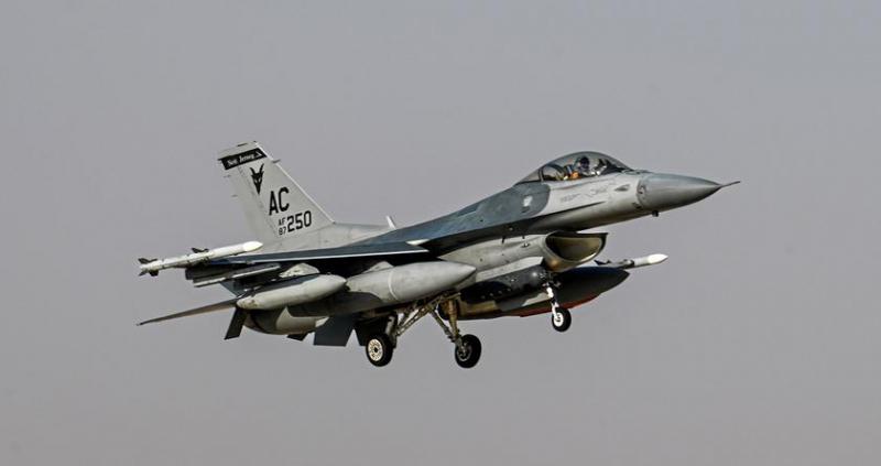 Американские истребители F-16 Fighting Falcon прибыли из США на Ближний Восток