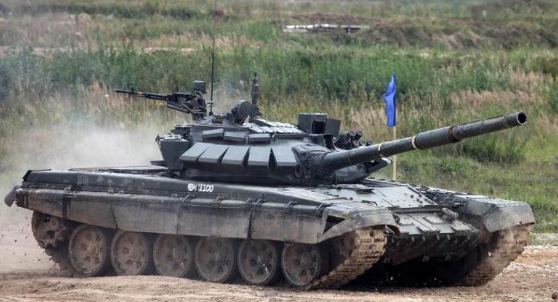 Модернизированный российский танк Т-72Б3 образца 2022 года стоимостью $3 млн оснащен тепловизионным прицелом «Сосна-У» с решеткой французской компании Thales