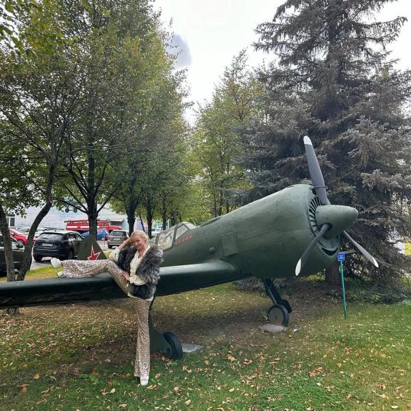 На российскую звездную пропагандистку пожаловались соотечественники в полицию: она подняла ногу не тому человеку - фото