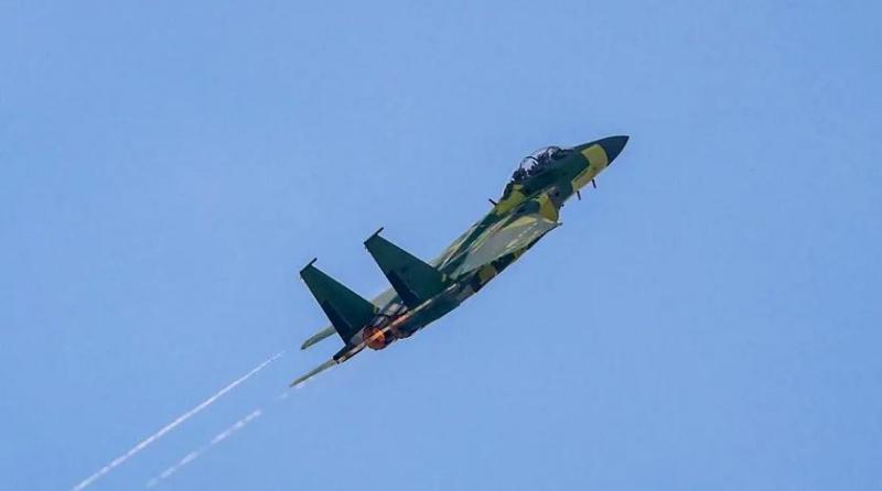 Дебютировал первый модернизированный истребитель F-15EX Eagle II в финальной конфигурации