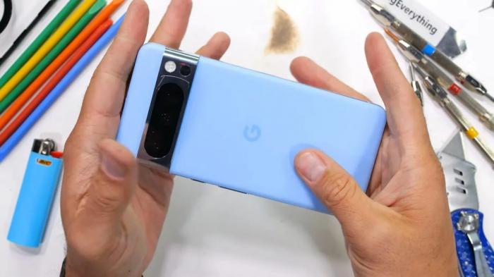 Pixel 8 Pro выдержал испытание на прочность: в этом году смартфон действительно удивил и оказался лучше iPhone 15 Pro Max﻿