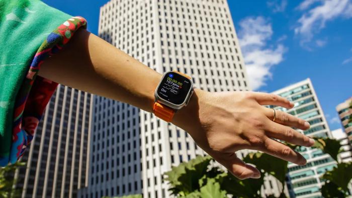 По слухам, Apple работает над микро-светодиодным дисплеем для Apple Watch и планирует выпустить часы в конце 2025 года.