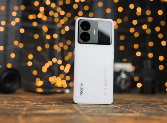 Realme GT NEO 5 – крутой субфлагман с быстрой зарядкой 150 Вт и дисплеем 144 Гц от 14 897