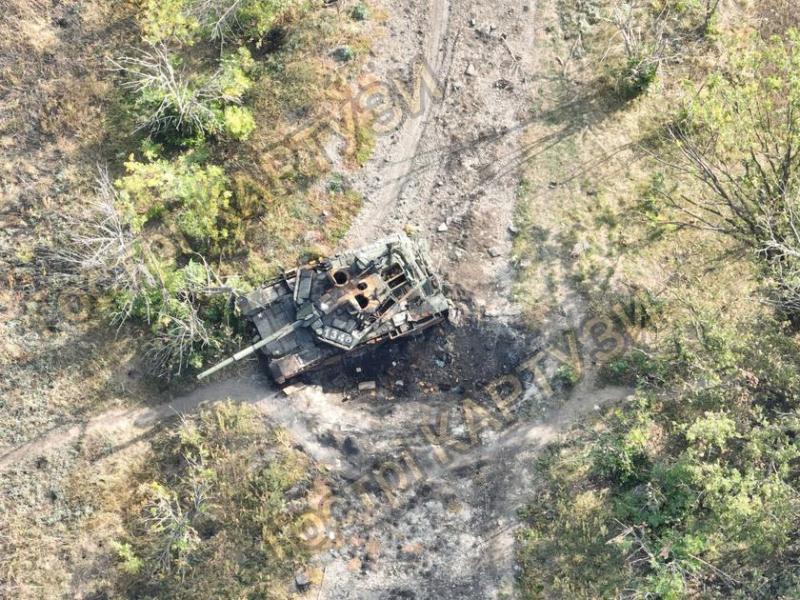 Российский модернизированный танк Т-90 «Прорыв» стоимостью до $4,5 млн подорвался на собственных минах вместе с новой БМП-3М