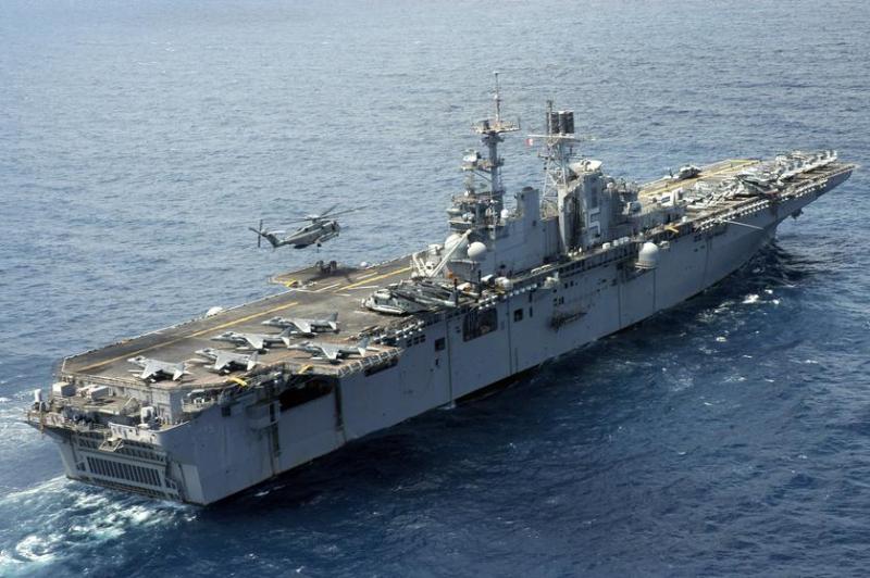 США перебрасывают универсальный десантный корабль USS Bataan с морской пехотой в Средиземное море