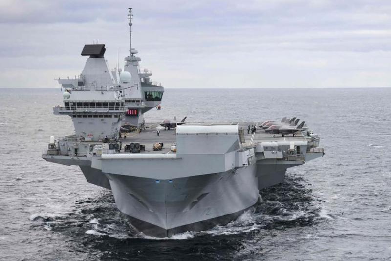 Британский авианосец HMS Queen Elizabeth с истребителями пятого поколения F-35B Lightning II впервые в истории перешел под командование НАТО
