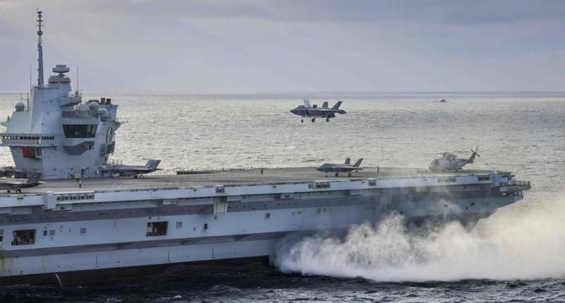 Британский авианосец HMS Queen Elizabeth с истребителями пятого поколения F-35B Lightning II впервые в истории перешел под командование НАТО