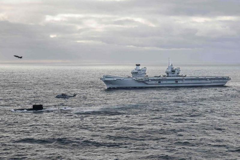 Британский авианосец HMS Queen Elizabeth с истребителями пятого поколения F-35B Lightning II впервые в истории перешел под командование НАТО