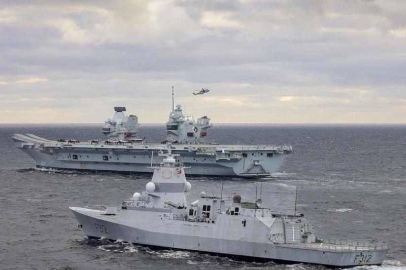 Британский авианосец HMS Queen Elizabeth с истребителями пятого поколения F-35B Lightning II впервые в истории перешел под командование НАТО