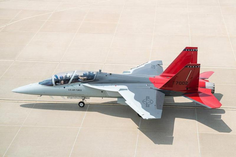 На замену F-16 Fighting Falcon: США хотят создать легкий штурмовик на базе Boeing T-7 A Red Hawk