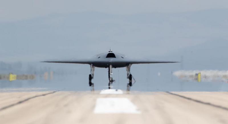 Турецкий беспилотник ANKA-3, похожий на атомный бомбардировщик B-2 Spirit, проходит испытания на такси