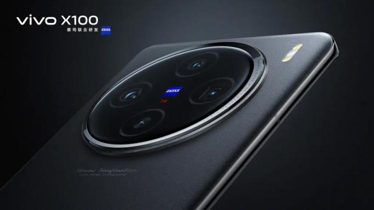 Компания Vivo опубликовала изображения смартфона Vivo X100, на которых видна заметная разница в дизайне с моделью X100 Pro