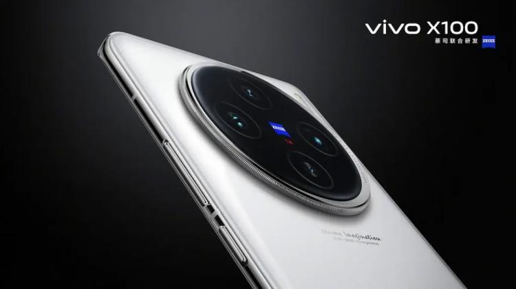 Компания Vivo опубликовала изображения смартфона Vivo X100, на которых видна заметная разница в дизайне с моделью X100 Pro