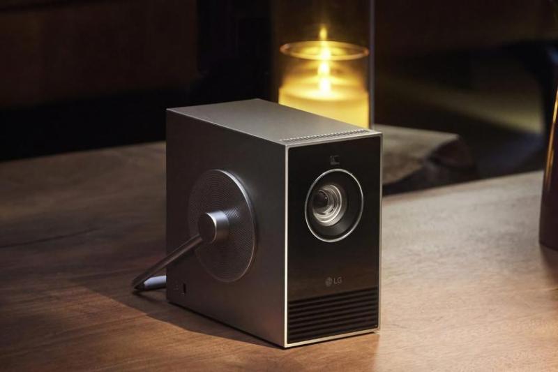 LG CineBeam Qube: 120-дюймовий 4K-проектор