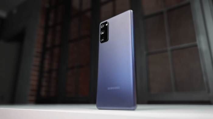 Samsung Galaxy S20 FE — младший флагман прошлых лет с Snapdragon 865 и экраном 120 Гц по цене от 6881