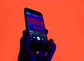Spotify тестирует плейлисты, созданные искусственным интеллектом