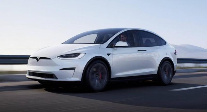 Tesla отзовет почти 2 миллиона электромобилей из-за обновления системы автопилота