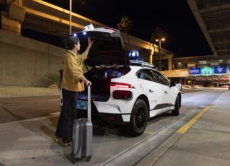 Waymo запускает службу роботакси в аэропорту Финикса