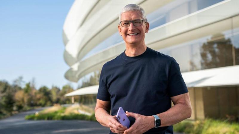 Глава Apple Тим Кук в 2023 году заработал $63 млн, что на 36% меньше, чем в 2022 году