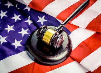 Председатель Верховного суда США призывает «осторожно» использовать ИИ, поскольку технология меняет правовое поле