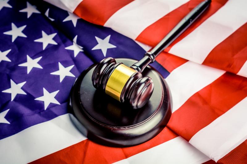 Глава Верховного суда США призывает «осторожно» использовать искусственный интеллект, поскольку технологии меняют правовую среду