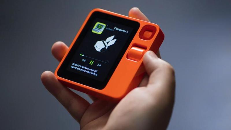 Представлен Rabbit R1 — антисмартфон за $199 с искусственным интеллектом, который заменит классический мобильный телефон и десятки приложений