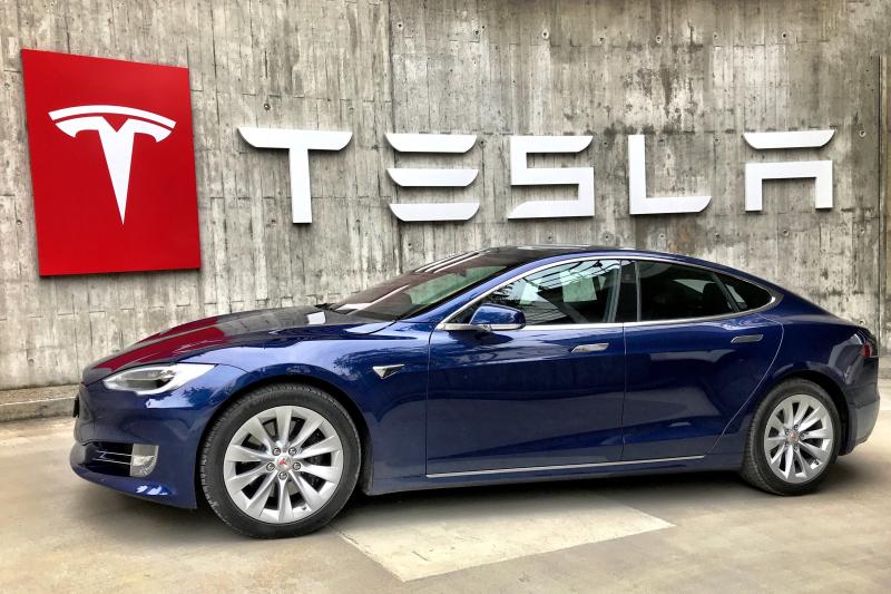 Tesla отзывает более 1,6 млн автомобилей в Китае из-за проблем с автопилотом и блокировками