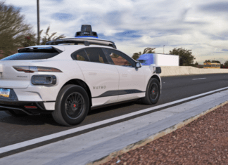 Waymo запускает тестирование роботакси на шоссе в Финиксе