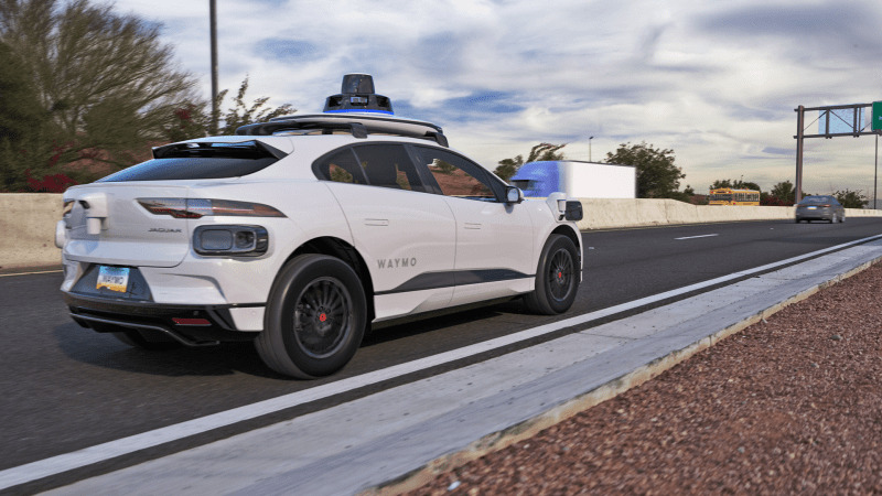 Waymo запускает испытания роботизированного такси на автостраде в Финиксе