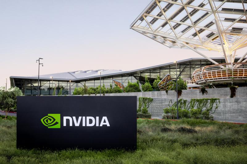 На фоне ажиотажа вокруг искусственного интеллекта рыночная стоимость NVIDIA впервые превысила 2 триллиона долларов