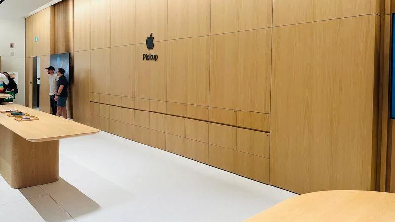 Apple открывает первый магазин в Канаде со специальными станциями выдачи заказов