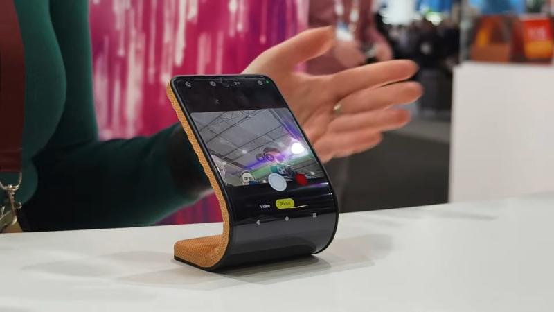 Концепция Motorola Adaptive Display: 6,9-дюймовый дисплей, который можно носить как браслет