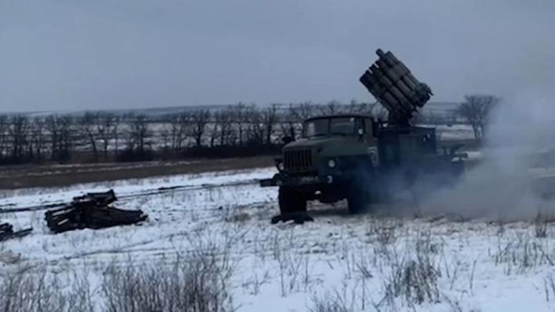 Украинские военные с помощью артиллерии уничтожили редкую российскую бомбометную установку РБУ-6000 (видео)