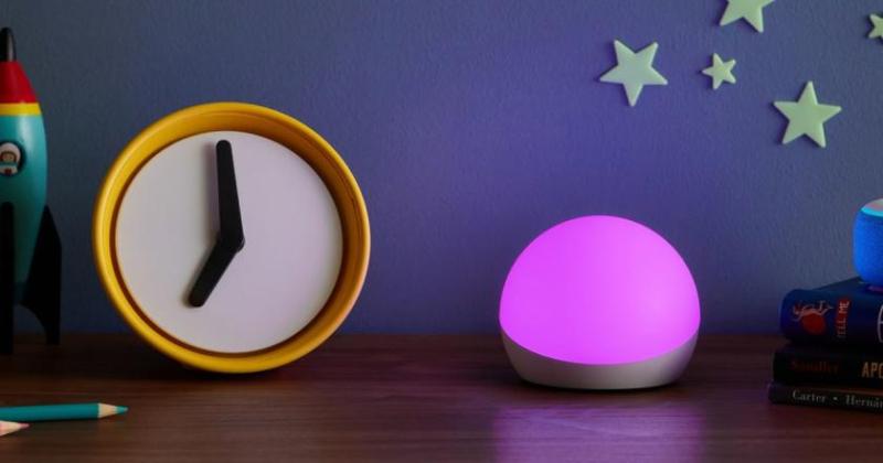 Amazon Echo Glow: умная лампа с голосовым помощником Alexa и скидкой 33