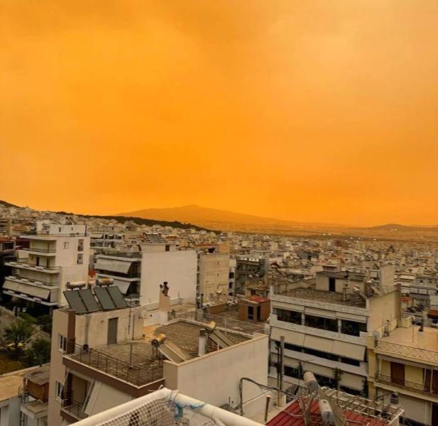 Грецию накрыла песчаная буря из Сахары, окрасив небо в желтый оттенок: фото и видео