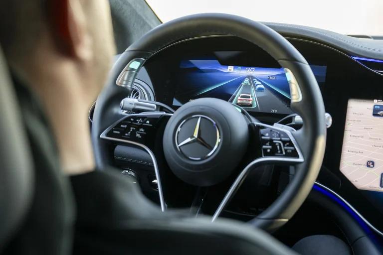 Mercedes-Benz опережает конкурентов: Первые автономные автомобили третьего уровня в США