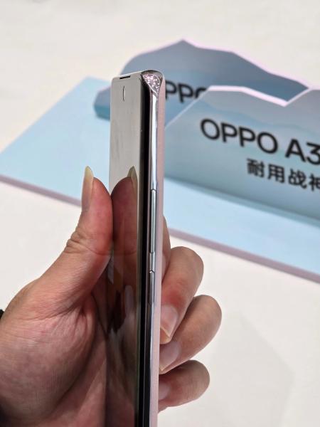 Oppo A3 Pro появляется на реальных изображениях перед презентацией