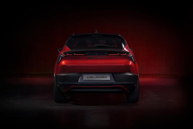 первый электромобиль компании: Alfa Romeo представляет Milano с запасом хода 410 км и ценой от 30 000 евро