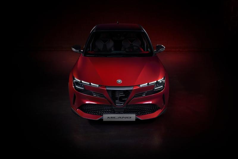 первый электромобиль компании: Alfa Romeo представляет Milano с запасом хода 410 км и ценой от 30 000 евро