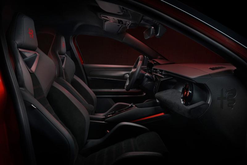 первый электромобиль компании: Alfa Romeo представляет Milano с запасом хода 410 км и ценой от 30 000 евро