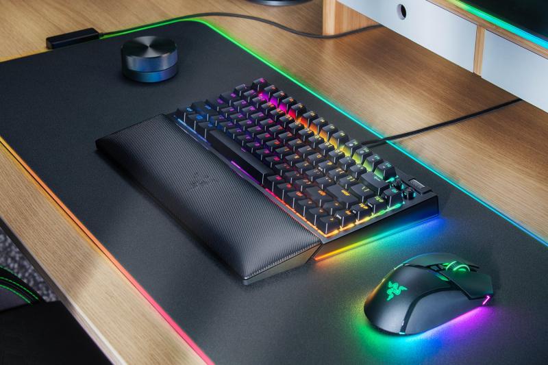 Razer представляет новую 65% беспроводную мини-гиперскоростную клавиатуру BlackWidow V4 со всеми клавишами с возможностью горячей замены