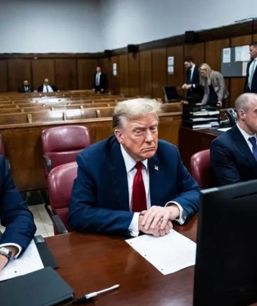 Президент Трамп дважды уснул во время суда в Нью-Йорке