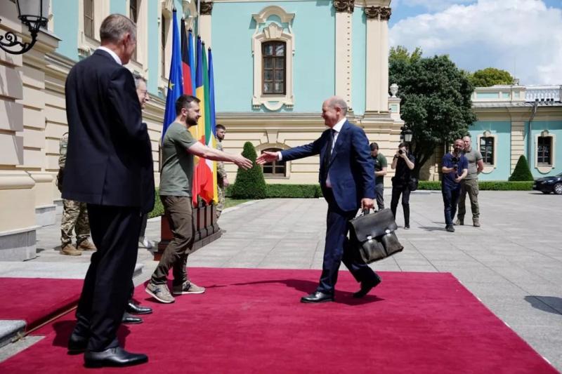 Военная помощь Украине: что стоит между обещаниями Шольца и реальностью