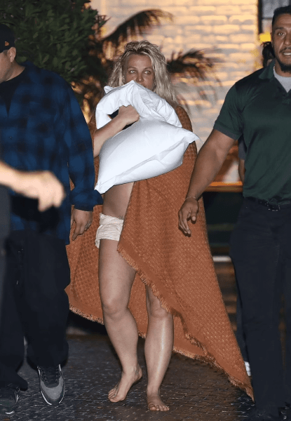 Драка с бойфрендом и нападения на гостей отеля: Бритни Спирс снова в центре внимания