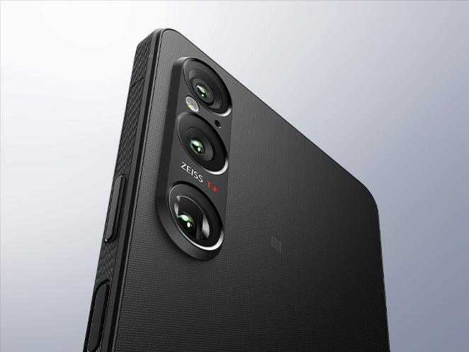 Камера ZEISS, батарея на 5000 мАч, беспроводная зарядка и экран Bravia: флагман Sony Xperia 1 VI появился на пресс-ренедарах
